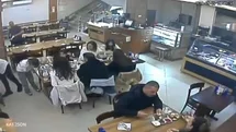 Küçük Kız Restoranda Nefes Alamıyordu