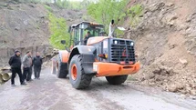 Kastamonu’da heyelan sebebiyle kapanan yol ulaşıma açıldı