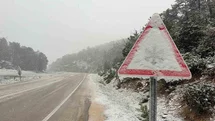 Afyonkarahisar'da Kar Yağışı Trafiği Olumsuz Etkiledi