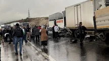 TAG Otoyolu’nda zincirleme trafik kazası: 1’i ağır 5 yaralı
