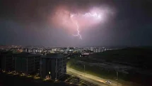 Batman'da Şimşekler Geceyi Aydınlattı
