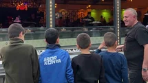Sevgi evlerinde kalan çocuklar mangal başında