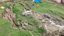 Ağrı'da Heyelan Sonrası Yarıklar Oluştu