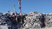 Sarıkız Türbesi’ne bayrak asmak için Kaz Dağları’na tırmandılar