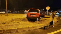 Isparta’da iki otomobil kavşakta çarpıştı