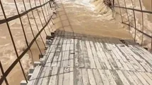 Munzur Nehri Taşkınları Sonucu Asma Köprü Çöktü