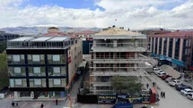 Erzincan'da Tehlikeli Çatı Çalışması