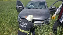 Hassa’da tarlaya uçan otomobilin sürücüsü yaralandı