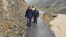Erzincan Kemaliye’de sel hasarı: Yol çift yönlü kapatıldı