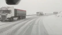 Kop Dağı’nda kar ve tipi ulaşımı zorlaştırdı