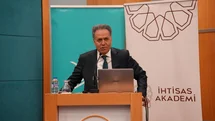Rektör Akpolat, dijital çağda üniversitelerin geleceğini anlattı