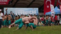 Tarsus’ta er meydanı doldu: 455 güreşçi kıyasıya mücadele etti
