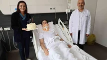 İzmir'de Genç Hasta Doğum Gününü Kutladı