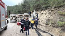 Bolu'da Kamyon Devrildi, Bir Kişi Hayatını Kaybetti