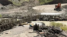 Hakkari-Van yolunda panel köprü çalışması sürüyor