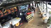 Pendik’te soluk borusuna ekmek kaçan müşteri heimlich manevrasıyla kurtarıldı