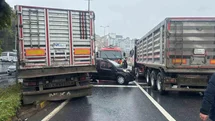 Zonguldak'ta Tır, 3 Araca Çarptı