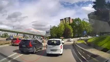 Ataşehir’de taralı alandan kaynak kamerada: Hem kural ihlali yaptı hem de diğer sürücü ile tartıştı