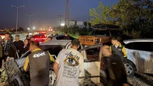 Antalya’da kontrolden çıkan otomobil park halindeki araçları hurdaya çevirdi: 4 yaralı