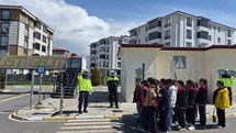 Kars'ta Öğrencilere Trafik Eğitimi Verildi