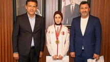 Kozanlı Boksör Azranur, Olimpiyatlarda Türkiye'yi Temsil Edecek