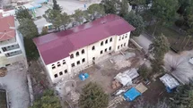 Çal’daki tarihi mektep restorasyonunda işçiler arasında kavga çıktı; 4 yaralı