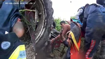 Tarsus'ta Devrilen Traktörün Altında Kalan Sürücü Kurtarıldı