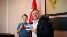 Kuşadası'nda Antarktika'dan Dönen Minik Kaşif Ağırlanıyor