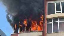 Aksaray’da korkutan yangın, daire alev alev yandı