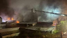 Arnavutköy'de Ahşap Kalıp Tesisinde Yangın Çıktı