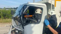 Antalya'da Kamyonet Kazası: 2 Yaralı