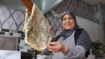 Gözleme Satarak 10 Çocuğunu Büyüttü