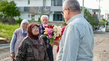 Karabiga'da Başkan Elbi'ye Çiçeklerle Karşılama