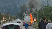 Lastiği Patlayan Yakıt Tankeri Alev Aldı