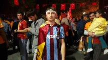 Trabzonlu Taraftar Galatasaray'ın Kutlamasına Katıldı