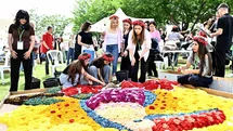 Antalya’da 130 Bin Çiçekle Renkli Yarışma