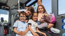 İzmir'de Dördüzlerin Sürprizi Anneler Günü'nü Güzelleştirdi