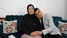 Görme Engelli Oğluna Braille Alfabesi Öğreten Anne