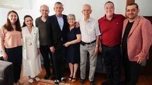 Özgür Özel Anneler Günü’nde Ziyaret Gerçekleştirdi