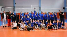Sporcular ve Anneleri Voleybol Sahasında Buluştu