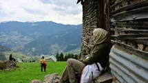 Kar kütlelerinden bahar çiçeklerine yürüdüler