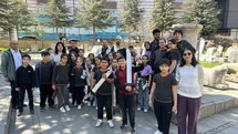 Üniversite öğrencilerinin yazıp sahnelediği oyun, miniklerden büyük alkış topladı