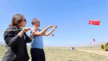 Niğde'de Uçurtma Şenliği Coşkusu