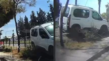 Tarsus Nato Yolu’nda Maddi Hasarlı Kaza: Araç Önce Bariyere Sonra da Ağaca Çarptı