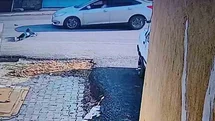 Hatay'da Çocuk Otomobilin Çarpmasıyla Savruldu