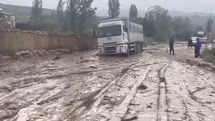 Çorum'da Sel Suları Yolunu Kapattı