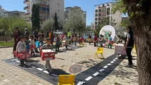 Atıklardan araç yaptılar, trafiği uygulamalı öğrendiler