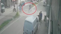 Kararsız bisikletli kazayı getirdi...Ne tarafa gideceğini şaşırınca motosikletliyle çarpıştı