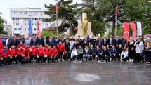 Van’da 19 Mayıs kutlamaları çelenk sunma töreniyle başladı