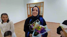 3 çocuk annesi kadın üniversiteyi okul birincisi olarak bitirdi